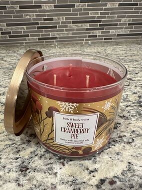 Bath & Body Works: 14.5 Oz 3-Wick Candle: Sweet Cranberry Pie